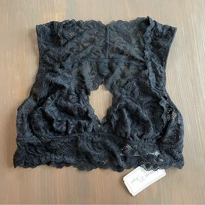 Forever 21 Black Lace Wireless Sheer Floral Stretch Bralette Size Medium NWT